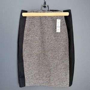 White House Black Market Tweed Pencil Skirt, New With Tags, Size 0P.